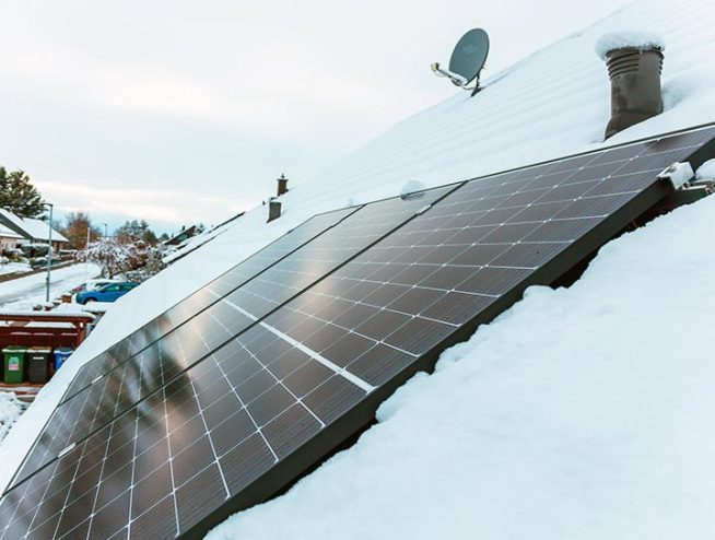 Panneaux photovoltaïques hiver neige